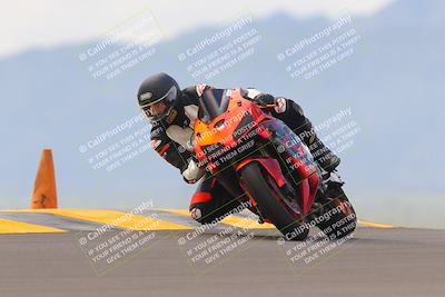 media/Sep-11-2022-SoCal Trackdays (Sun) [[81b7e951af]]/Turn 9 (930am)/